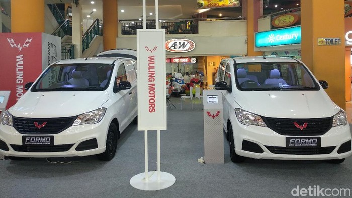 Wuling meluncurkan mobil Formo untuk komersial bisa untuk angkut barang atau jadi mobil taksi.