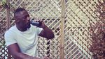 Ini Gaya Ngopi Idris Elba, Aktor yang Dinobatkan Sebagai Pria Terseksi di Dunia