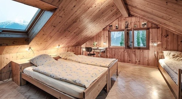 Hotel Varen di perbatasan Swiss dan Italia akan menggratiskan traveler bermalam di sana, asal membantu pihak hotel menerjemahkan website mereka ke bahasa Italia sekaligus membantu mendesain logo dan juga flyer promosi mereka. (dok. Barter Week) Hotel Varen di perbatasan Swiss dan Italia akan menggratiskan traveler bermalam di sana, asal membantu pihak hotel menerjemahkan website mereka ke bahasa Italia sekaligus membantu mendesain logo dan juga flyer promosi mereka. (dok. Barter Week)