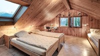 Hotel Varen di perbatasan Swiss dan Italia akan menggratiskan traveler bermalam di sana, asal membantu pihak hotel menerjemahkan website mereka ke bahasa Italia sekaligus membantu mendesain logo dan juga flyer promosi mereka. (dok. Barter Week)