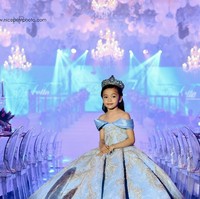 Sophia Isabella Barbo yang berusia tujuh tahun bahagia bukan kepalang karena mendapatkan pesta ulang tahun yang bisa jadi impian anak-anak seumurnya. Pesta hari jadi Sophia digelar dengan tema Disney Princess. Foto: Facebook Nice Print Photography & Exige Weddings