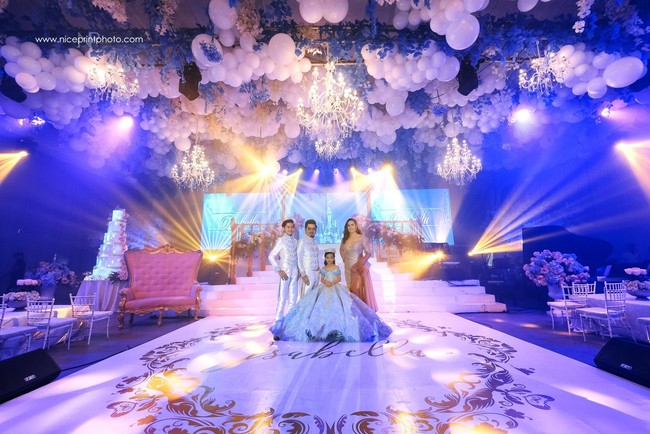 Netizen lain pun berpendapat bahwa di Filipina ada kepercayaan bahwa usia tujuh tahun merupakan salah satu momen penting dalam kehidupan seperti halnya usia 17 tahun yang kerap dianggap sebagai umur kedewasaan. Pada usia tujuh tahun, anak sudah mulai belajar mandiri sehingga dianggap sebagai gerbang awal kedewasaannya. Jadi menurut mereka wajar jika William Barbo menggelar pesta super mewah untuk putrinya yang berulang tahun ketujuh. Foto: Facebook Nice Print Photography & Exige Weddings