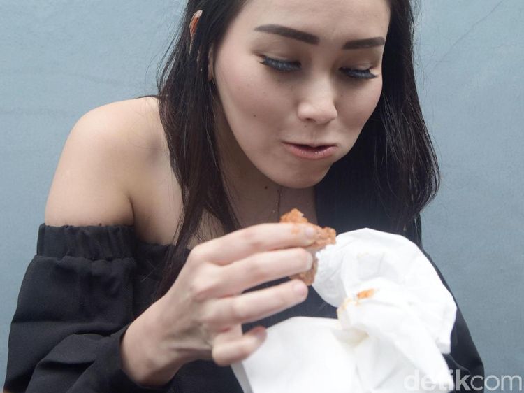 Ayu Ting Ting Lahap Banget Makannya
