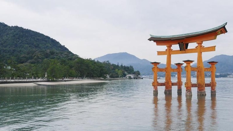 Kuil Itsukushima di Pulau Miyajima, Jepang (Foto: Kurnia/detikcom) Kuil Itsukushima di Pulau Miyajima, Jepang (Foto: Kurnia/detikcom)