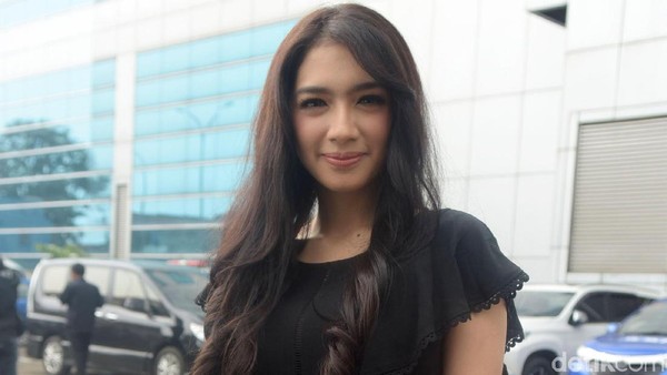 Angel Karamoy, Barbie Nouva, Olla Ramlan hingga Vega Darwanti