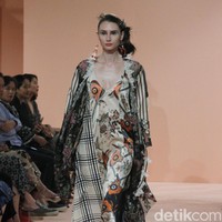 Rancangan terbaru Spring Summer 2019 Studio 133 Biyan dengan mengusung tema Juxtaposition yang diadakan di Hotel Dharmawangsa, Jakarta. Selasa [6/11/2018]. Foto: Mohammad Abduh/Wolipop  