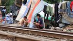 Kondisi Bantaran Rel Kereta Duri-Petamburan Kian Kumuh