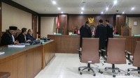 Patrialis terbukti menerima USD 10 ribu dari pengusaha Basuki Hariman. Uang tersebut disebutkan hakim untuk biaya umrah Patrialis. Uang tersebut diterima agar Patrialis untuk mempengaruhi perkara nomor 129/PUU-XIII/2015 terkait permohonan uji materi Undang-Undang Nomor 41/2014 tentang Peternakan dan Kesehatan Hewan.