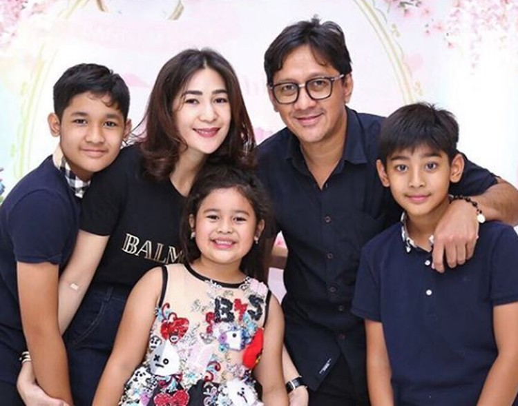 6 Momen Seru Istri Andre  Taulany  Bersama Anak anak