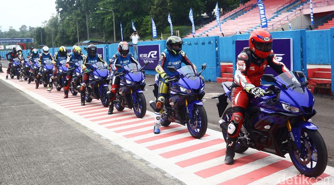 Asyiknya Yamaha R25 Terbaru, Cornering Jadi Lebih Pede