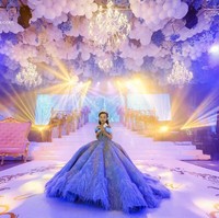 Foto-foto ulang tahun mewah Sophia ini diunggah oleh akun Facebook tim fotografi yang memotret acara tersebut yaitu Nice Print Photography & Exige Weddings. Sejak diunggah pada Senin (5/11/2018), foto-foto tersebut sudah disebarkan ulang hampir 10 ribu kali dan ramai diserbu puluhan ribu komentar. Foto: Facebook Nice Print Photography & Exige Weddings