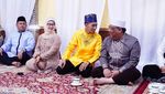 Intip Momen Bupati Indramayu, Anna Sophanah Saat Makan Bareng Warga