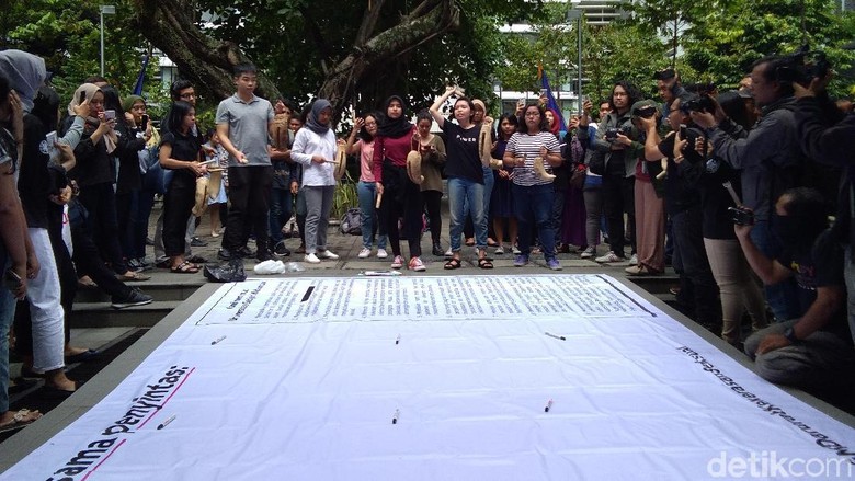 Soal Desakan Agar Terduga Pemerkosa Mahasiswi di-DO, Ini Kata UGM Soal Desakan Agar Terduga Pemerkosa Mahasiswi di-DO, Ini Kata UGM