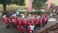  Semen Gresik dipakai sebagai bahan untuk praktek, karena Semen Gresik sebagai produk unggulan yang memiliki berbagai kelebihan diantaranya semakin lama semakin kokoh, tahan retak serta tahan terhadap sulfat dan asam. dok. semen indonesia
