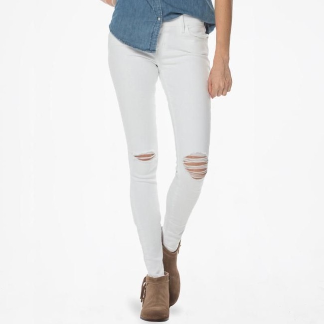 Seperti apa opsinya dari situs Blibli? Anda yang menyukai atau sedang mencari jeans Levis bisa mendapati berbagai opsinya di sana. Salah satunya Levis 710 Super Skinny Roller Girl 17778-0206 diskon hingga 70% menjadi Rp 269 ribu. Foto: Blibli