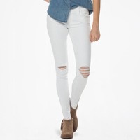 Seperti apa opsinya dari situs Blibli? Anda yang menyukai atau sedang mencari jeans Levis bisa mendapati berbagai opsinya di sana. Salah satunya Levis 710 Super Skinny Roller Girl 17778-0206 diskon hingga 70% menjadi Rp 269 ribu. Foto: Blibli