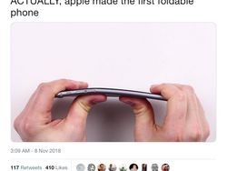 Ponsel Layar Lipat Samsung Hadir, Apple Kena Sindir