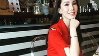 Eits! Manis banget ya senyum Jill yang nampak bersantai di restoran ini. Foto: Instagram jill_gladys_