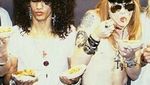 Ini Momen Seru Axl Rose  Saat Menikmati Makanan dan Minumannya