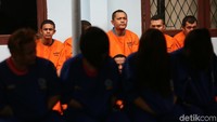 Sejumlah pelaku juga diperlihatkan kepada awak media.