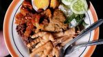 Pagi Ini Enaknya Sarapan Gudeg Ceker yang Gurih Hangat