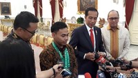 Lifter Indonesia Eko Yuli Irawan bertemu dengan Presiden Joko Widodo (Jokowi) di Istana Merdeka, Jakarta, Kamis (8/11/2018). Ray Jordan/Dok.Detikcom.