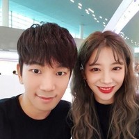 Personel MBLAq, G.O, mengumumkan hubungan asmaranya dengan Choi Ye Seul pada awal 2018. Ia mengagumi sang kekasih sebagai orang yang telah membantunya melawan depresi dan kecanduan alkohol. Aku kaget bisa bahagia tanpa khawatir apapun. Dia adalah seseorang yang menerimaku apa adanya dan sangat pengertian. Aku sangat bahagia, ujar G.O. Foto: istimewa