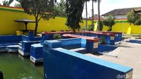 Menuju tepi kolam tersebut, terdapat tiga pintu masuk yang berbeda. Setiap pintu masuk memiliki mitos masing-masing (Hilda Meilisa Rinanda/detikTravel)