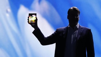 Samsung turut pula memastikan pihaknya siap memproduksi massal layar Infinity Flex ini. Rencananya produksi massal di mulai bulan depan. Foto: Reuters