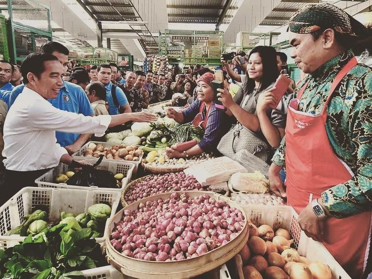 10 Gaya Blusukan Presiden Jokowi ke Pasar di Bogor hingga Yogyakarta