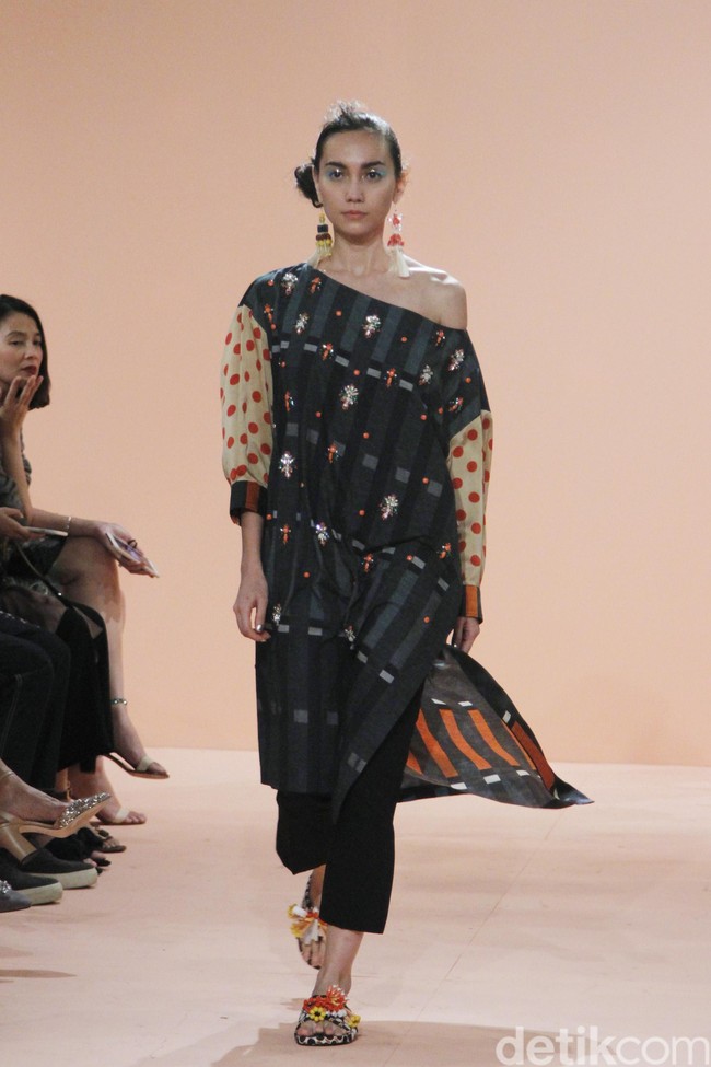 Rancangan terbaru Spring Summer 2019 Studio 133 Biyan dengan mengusung tema Juxtaposition yang diadakan di Hotel Dharmawangsa, Jakarta. Selasa [6/11/2018]. Foto: Mohammad Abduh/Wolipop   
