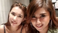 Barbie Nouva pun mengajak Maria Ozawa ke Indonesia baru-baru ini untuk menghadiri sebuah acara party di atas kapal di Benoa Bali. Dok. Instagram/official.barbienouva