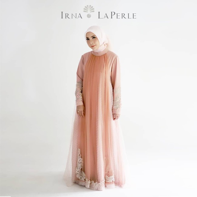 Setiap orang memakai gaya hijab yang sesuai dengan kesehariannya. Zaskia Sungkar, Shireen Sungkar, hingga Kartika Putri memilih paduan hijab syari yang cantik bak bidadari. Foto: Diera Bachir