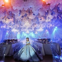 Pada halaman komentar foto-foto ulang tahun Sophia, pendapat netizen terbagi dua. Ada yang tak mempermasalahkan pesta mewah tersebut, ada juga yang menganggap pesta itu berlebihan. Foto: Facebook Nice Print Photography & Exige Weddings