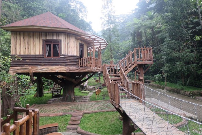 Keren! Ada Rumah Pohon yang Dilengkapi Perosotan di Puncak Bogor