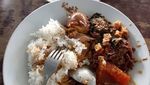Pagi Ini Enaknya Sarapan Gudeg Ceker yang Gurih Hangat