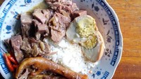 Ini gudeg ceker versi agak basah. Tetap enak dimakan hangat. Foto: Instagram @fit2062