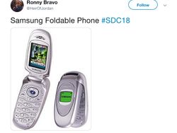 Ponsel Layar Lipat Samsung Hadir, Apple Kena Sindir