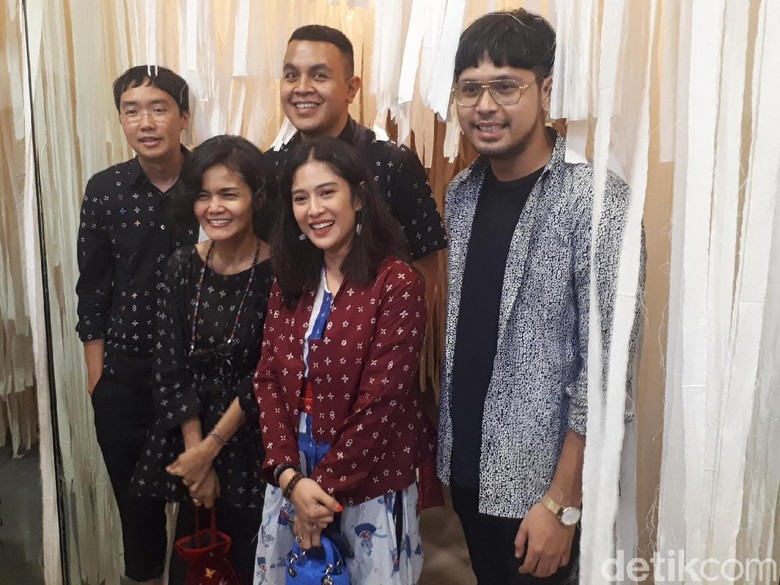 Pameran Seni Timun Mas, Bercerita dengan Kain