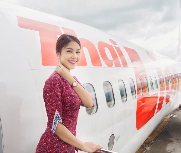 Liburannya Mantan Miss Thailand Yang Kini Jadi Pramugari Lion Air