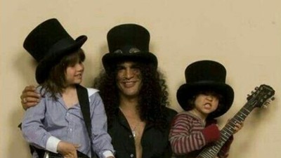 7 Foto Masa Kecil London dan Cash, Anak-anak Slash Guns N Roses
