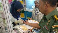 Selai itu, tes kesehatan dasar untuk memeriksa tekanan darah, kadar gula darah, dan kolesterol pun sangat diminati. Foto: Widiya Wiyanti/detikHealth