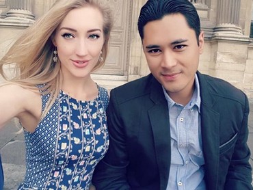 8 Foto Romantis Panji Trihatmodjo dan Varsha Strauss