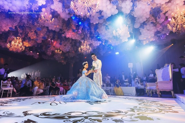 Mereka yang tak mempermasalahkan kemewahan pesta ulang tahun anak tujuh tahun ini menyebut pesta itu wajar digelar karena William Barbo merupakan pengusaha yang sangat sukses. Pria tersebut juga sudah banyak membantu orang lain menjadi kaya raya lewat bisnisnya. Foto: Facebook Nice Print Photography & Exige Weddings