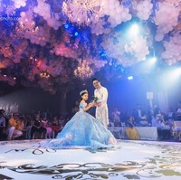 Mereka yang tak mempermasalahkan kemewahan pesta ulang tahun anak tujuh tahun ini menyebut pesta itu wajar digelar karena William Barbo merupakan pengusaha yang sangat sukses. Pria tersebut juga sudah banyak membantu orang lain menjadi kaya raya lewat bisnisnya. Foto: Facebook Nice Print Photography & Exige Weddings