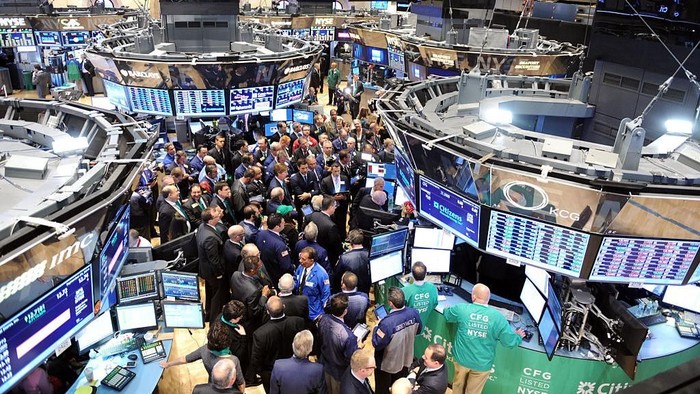 NEW YORK, NY - SEPTEMBER 24:  Atmposphere at the Citizens Financial Group, Inc. Initial Public Offering on September 24, 2014 in New York City.  (Photo by Craig Barritt/Getty Images for Citizens Financial Group, Inc.)