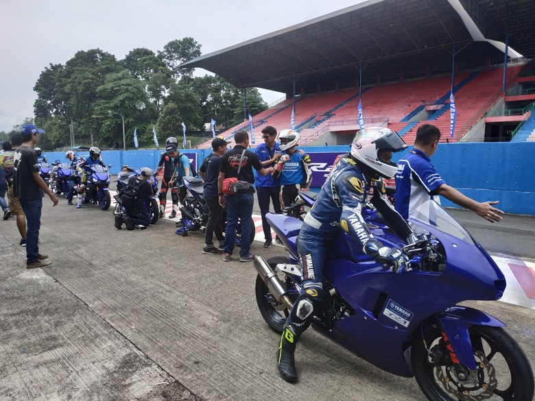 Yamaha R25. Foto: Ridwan Arifin Yamaha R25. Foto: Ridwan Arifin