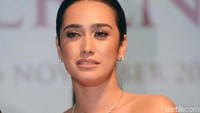 Alexandra juga tampil dalam film yang diadaptasi dari novel Hanum Rais. Pool/Noel/detikFoto.