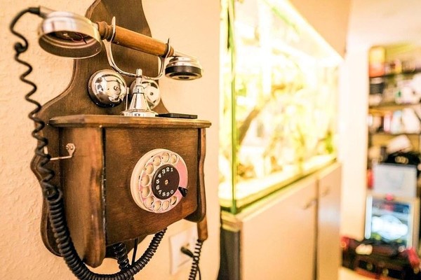 Hostel Kings n Queens di Kota Zagreb, Kroasia juga punya penawaran menginap gratis buat traveler. Asal traveler membawa barang-barang antik buat dipajang di hotel mereka karena sang pemilik hotel tergila-gila dengan barang antik. (dok. Barter Week) Hostel Kings n Queens di Kota Zagreb, Kroasia juga punya penawaran menginap gratis buat traveler. Asal traveler membawa barang-barang antik buat dipajang di hotel mereka karena sang pemilik hotel tergila-gila dengan barang antik. (dok. Barter Week)