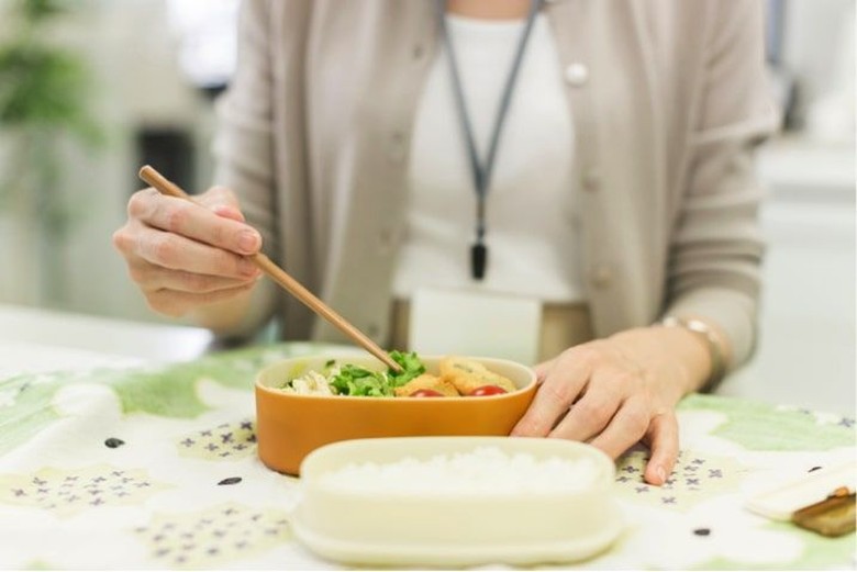 Mau Bawa Bekal ke Kantor? Yuk, Intip Menu yang Praktis dan Lezat Ini Mau Bawa Bekal ke Kantor? Yuk, Intip Menu yang Praktis dan Lezat Ini